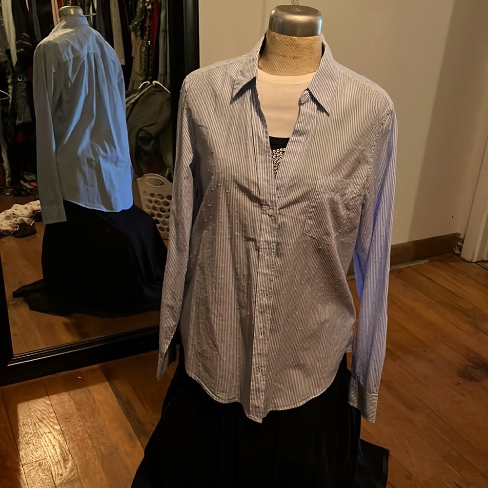 GAP Women’s blouse pinstripe “perfect shirt” V-neck button-down NWT sz M